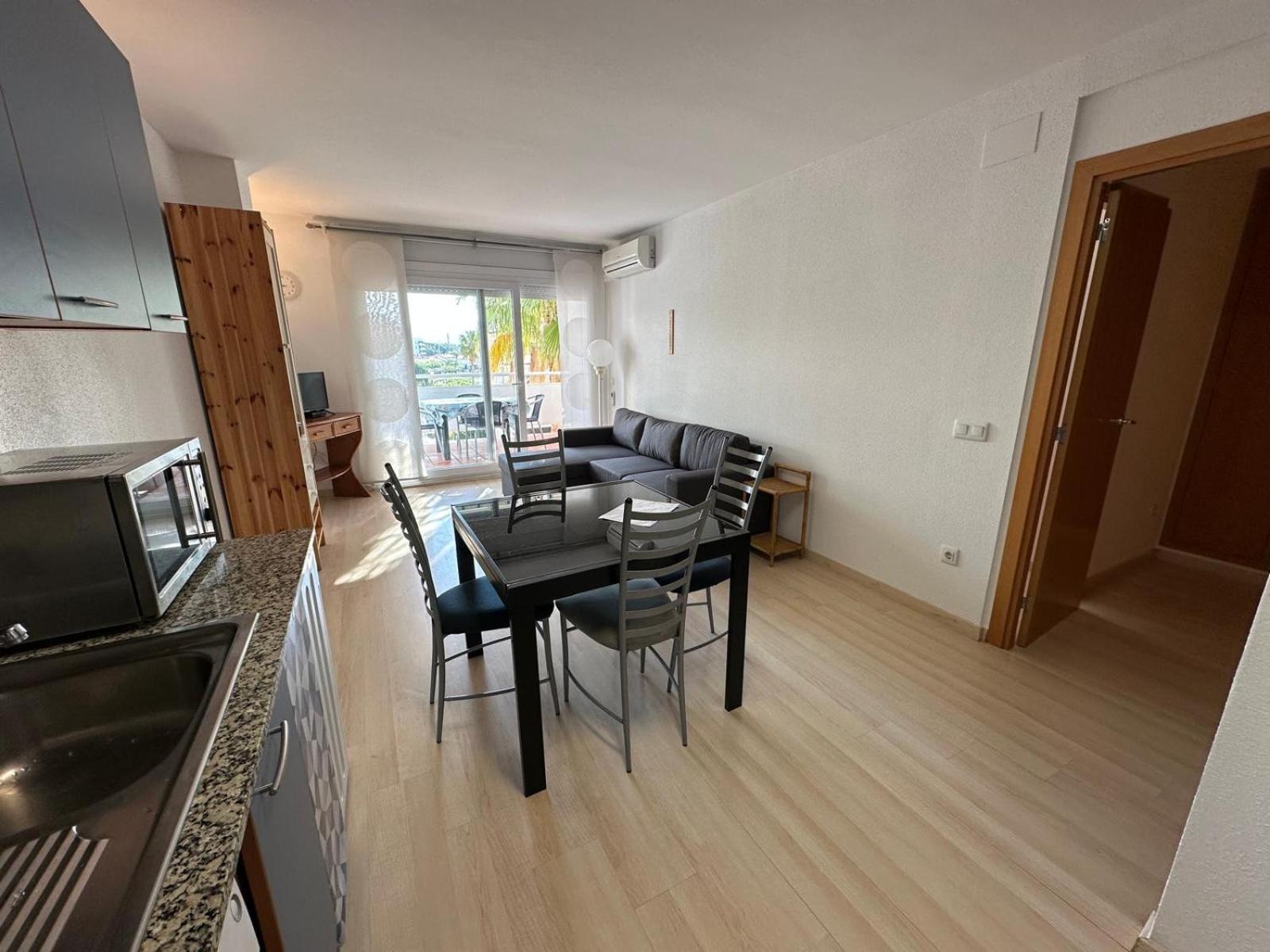 Bonito Piso En Con Piscina Y Parking Av-66 * Roses