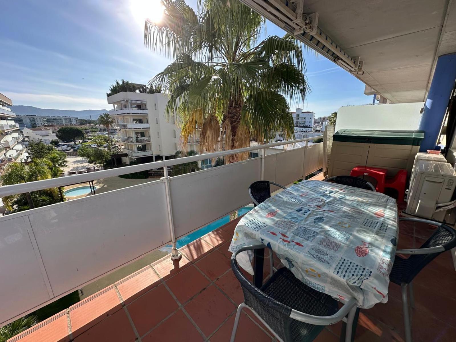 Bonito Piso En Con Piscina Y Parking Av-66 * Roses